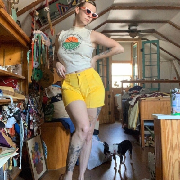 Vintage Op yellow corduroy highwaisted shorts - Picture 2 of 3